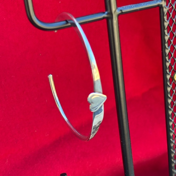 Delicate Heart Cuff (Sterling Silver) - Picture 4 of 6